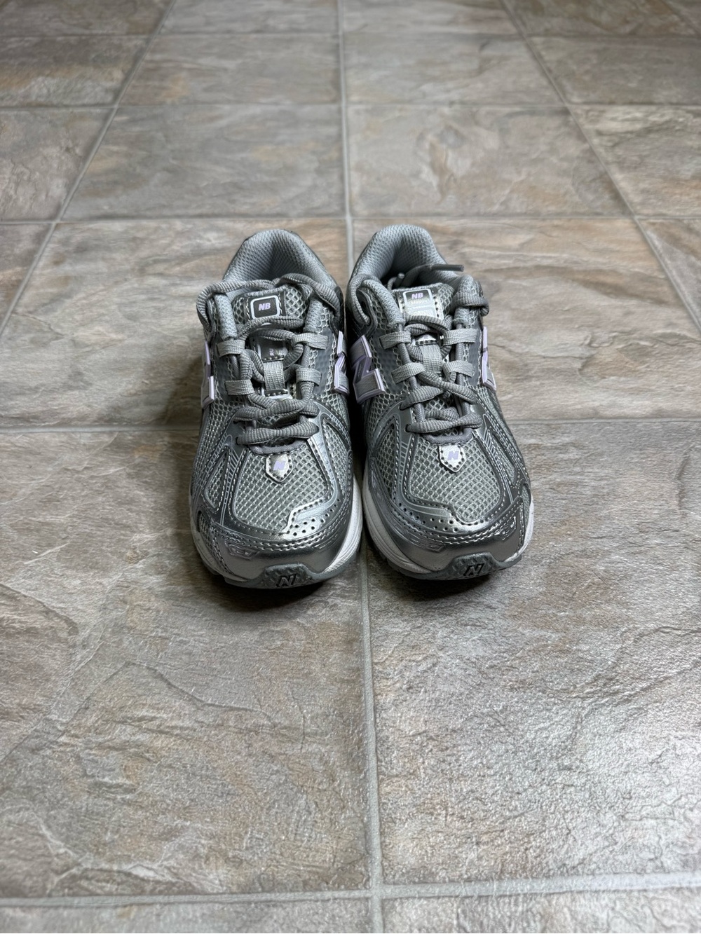 New Balance 1906R Silver Metallic Milk Violet PS Girls Shoe Size 11c PC1906CX - Picture 2 of 8